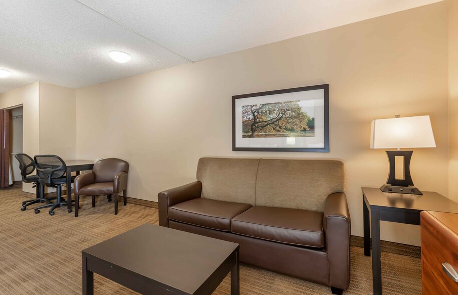 Building Photo - Furnished Studio-South Bend - Mishawaka - ...