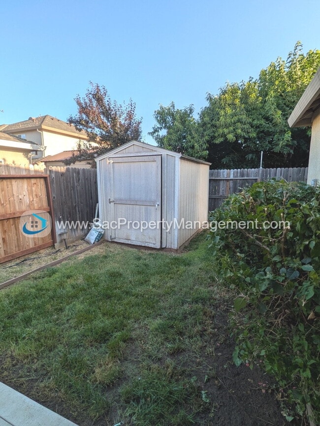 Building Photo - Amazing 4 Bedroom 2 Bathroom Home in a Qui...