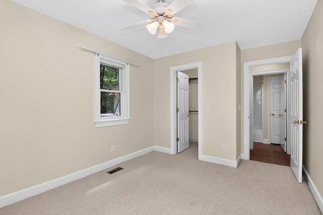 Building Photo - 151 Seagrove Ln