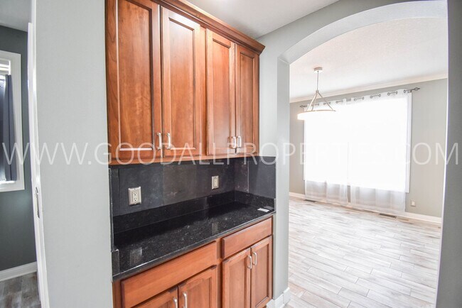 Building Photo - 4 Bedroom 4 Bath Executive Home in West Des Moines with a fenced in yard and a 3-car garage