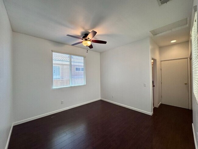 Building Photo - Beautiful Two Story 5 bedroom Home in the ...