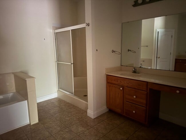 Building Photo - 252 Dedria Ln