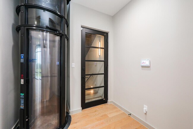 Building Photo - 8120 Stillmeadow Ct