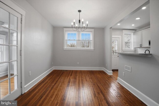 Building Photo - 220 N Orange St