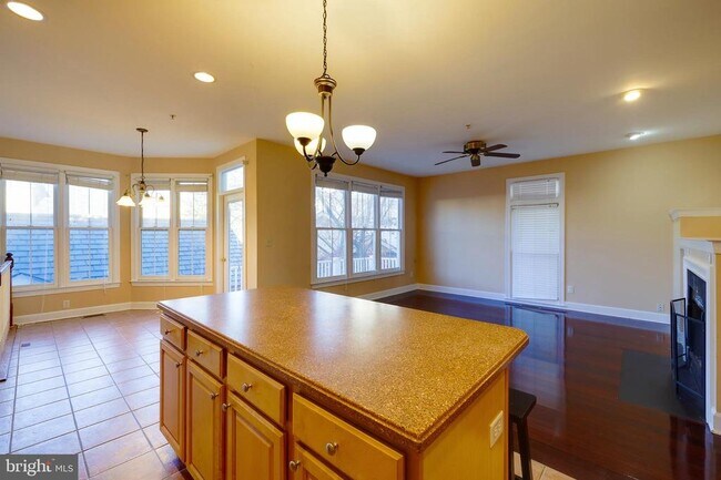 Building Photo - 303 Inspiration Ln