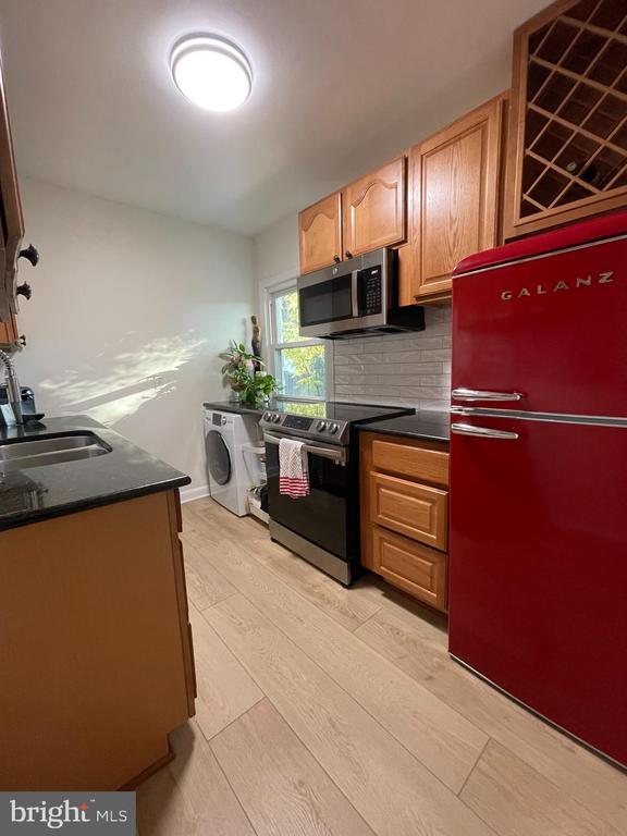 Building Photo - 304 Anderson Ave