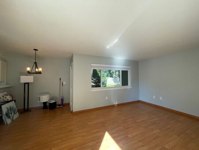 Building Photo - RARE Lake Oswego Bay Community 2Bd/2Ba in ...