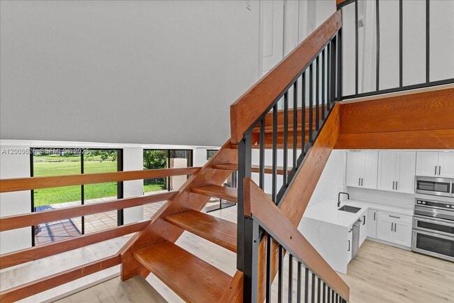 Building Photo - 3737 Alcantara Ave