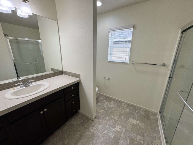 Building Photo - Beautiful Home in the Sunrise Ridge Develo...