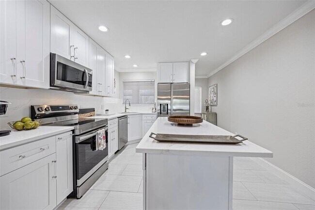 Building Photo - 1008 Apollo Beach Blvd