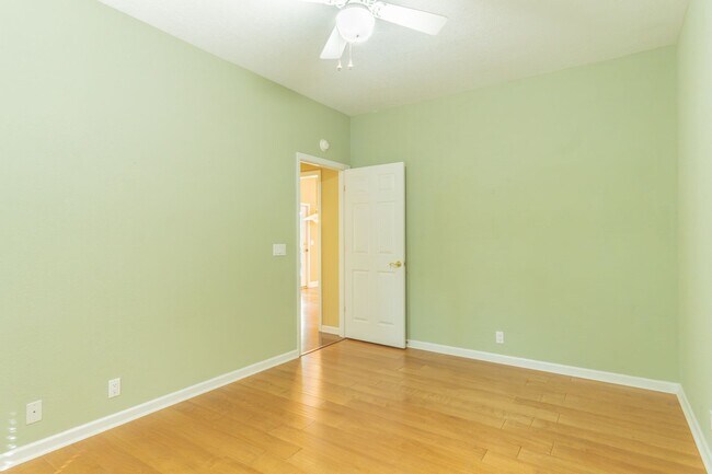 Building Photo - 10 Lindura Ln