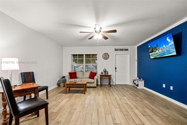 Building Photo - 525 NE 6th Pl