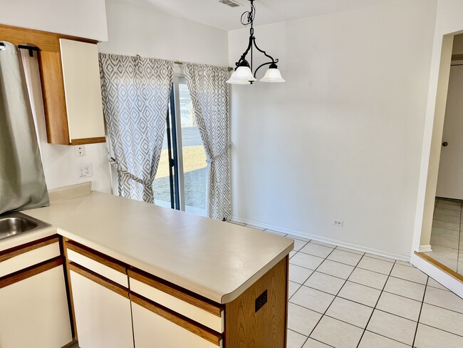 Building Photo - 909 Suffolk Ct