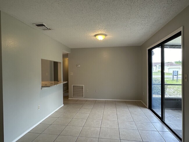 Building Photo - Cedarwood Condominiums