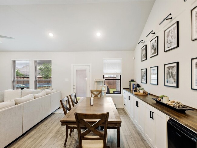Building Photo - 392 Teton St