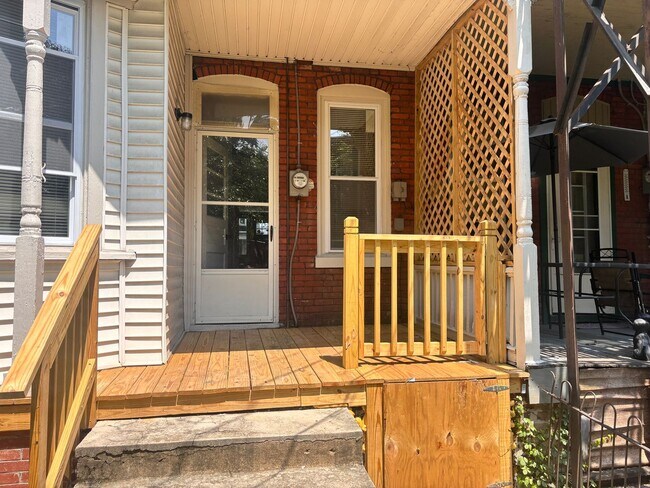 Building Photo - 4 Bedroom, 2 Full Baths Harrisburg House for Rent