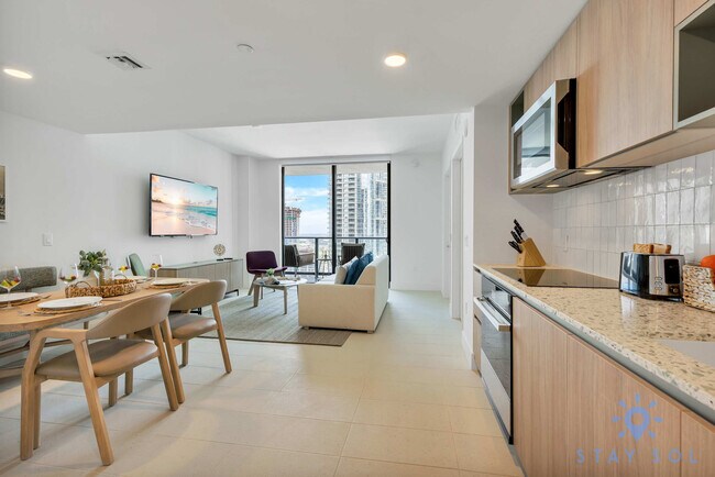 Building Photo - 601 NE 1st Ave