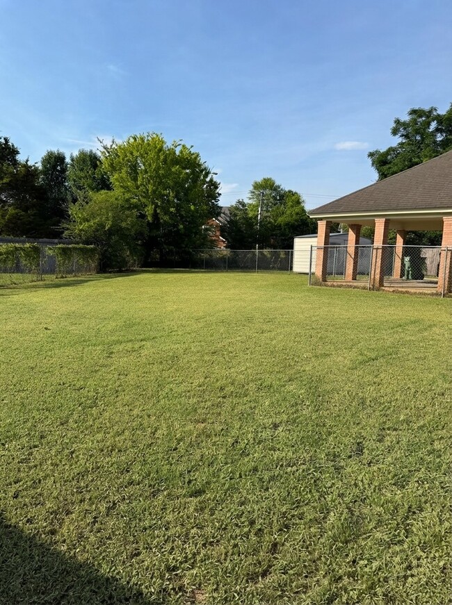 Building Photo - 7300 Senderson Ct