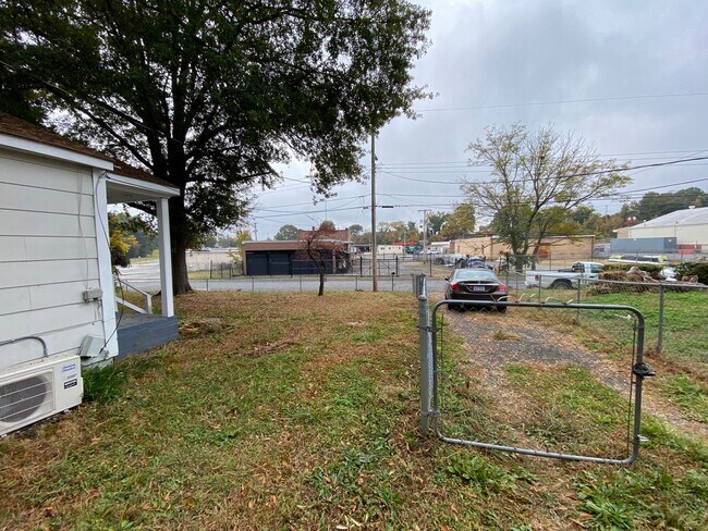 Building Photo - 2/1 in Gastonia, NC - $100 refundable key deposit required
