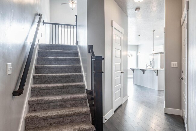 Building Photo - Bright and Charming Townhome Nestled in th...