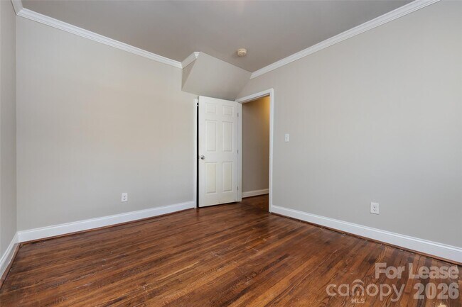 Building Photo - 1225 Kennon St