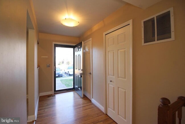 Building Photo - 192 Sulgrave Ct