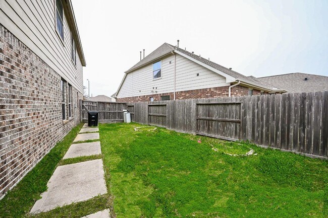 Building Photo - 23919 Villa Lisa Dr