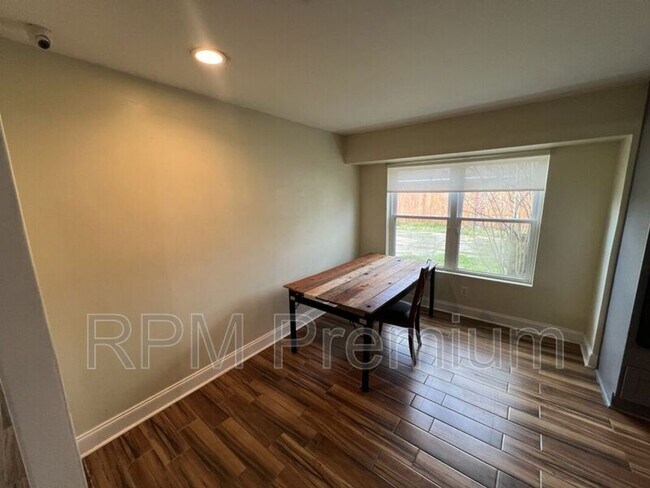 Building Photo - 1944 W Marsden Pl