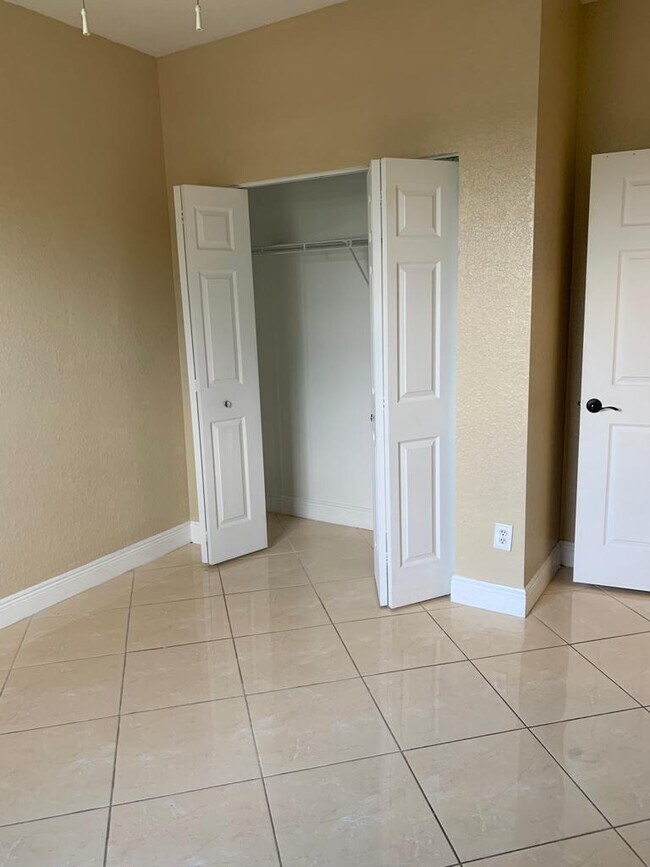 Building Photo - 3549 Forest Hill Blvd