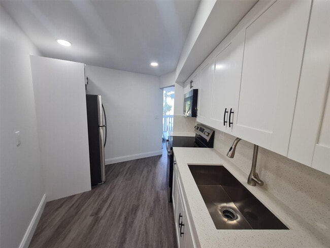 Building Photo - 6911 Environ Blvd