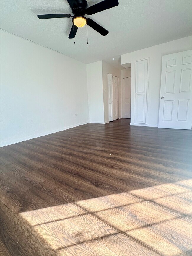 Building Photo - 2744 Briarhurst Dr