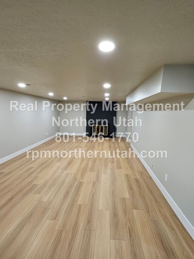 Building Photo - 4 Bedroom 3 Bath Home Now Available in Roy!