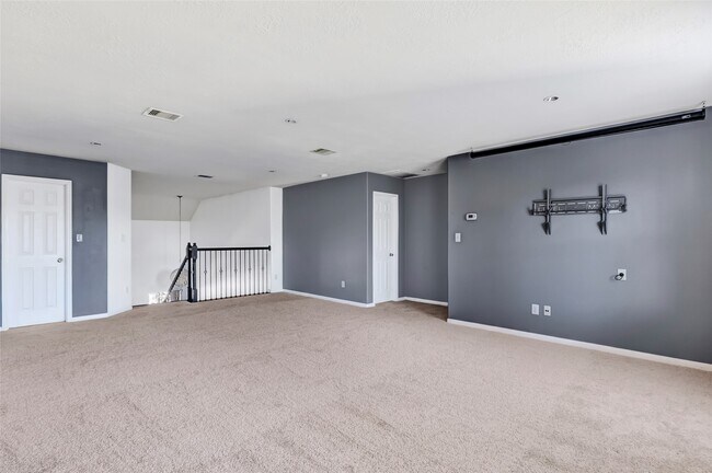 Building Photo - 16942 Lake Willowby Ln