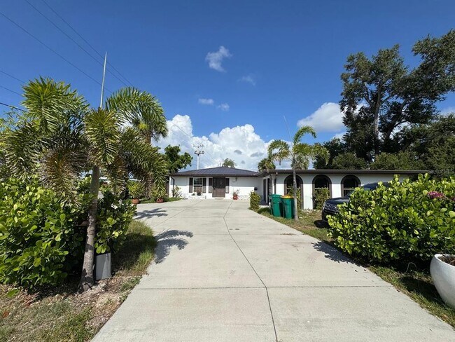 Building Photo - 1663 Birchcrest Blvd