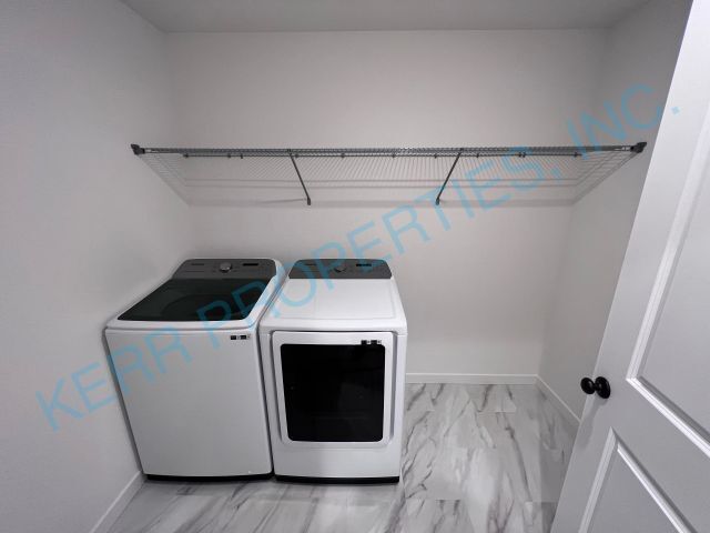 Building Photo - FREE RENT! Spacious 4-Bedroom Home in Happ...