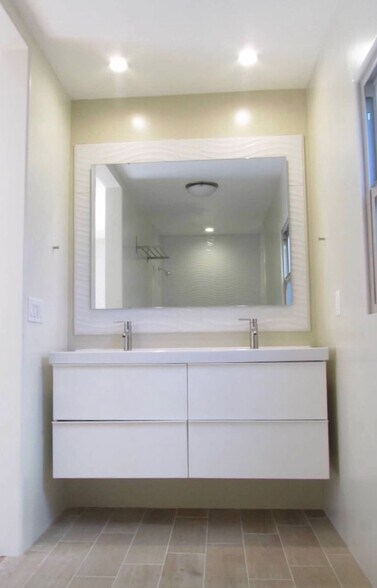 Master bedroom bathroom - 8251 W 4th St