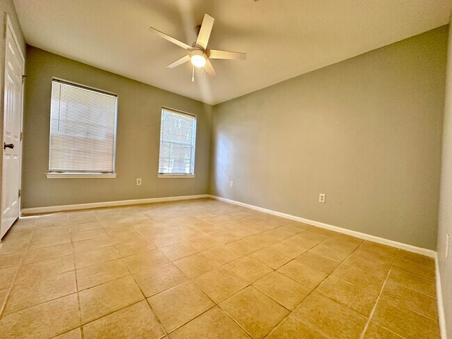 Building Photo - Spacious 2 Bed / 2 Bath Condo in Indian Lake – Ground Floor Unit