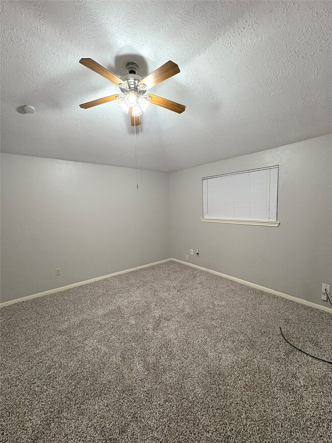 Building Photo - 1014 Stoneleigh Ct