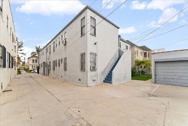 Building Photo - 335 N Genesee Ave
