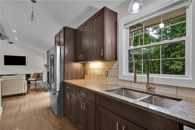 Building Photo - 225 Jayne Ellen Way