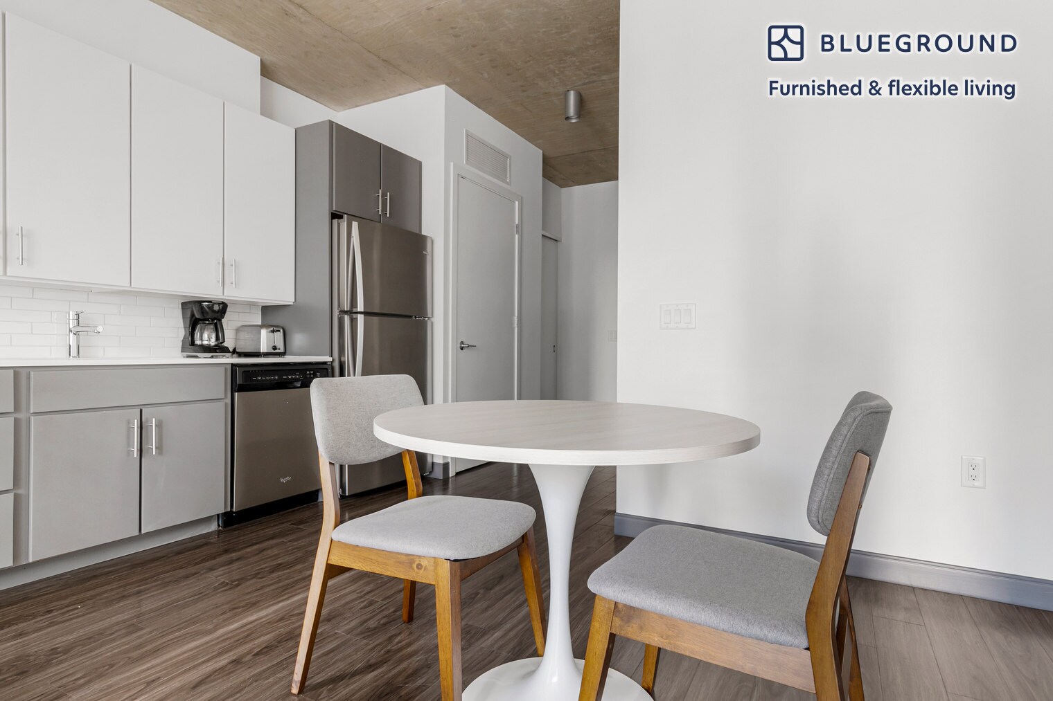 Building Photo - 215 W Lake St