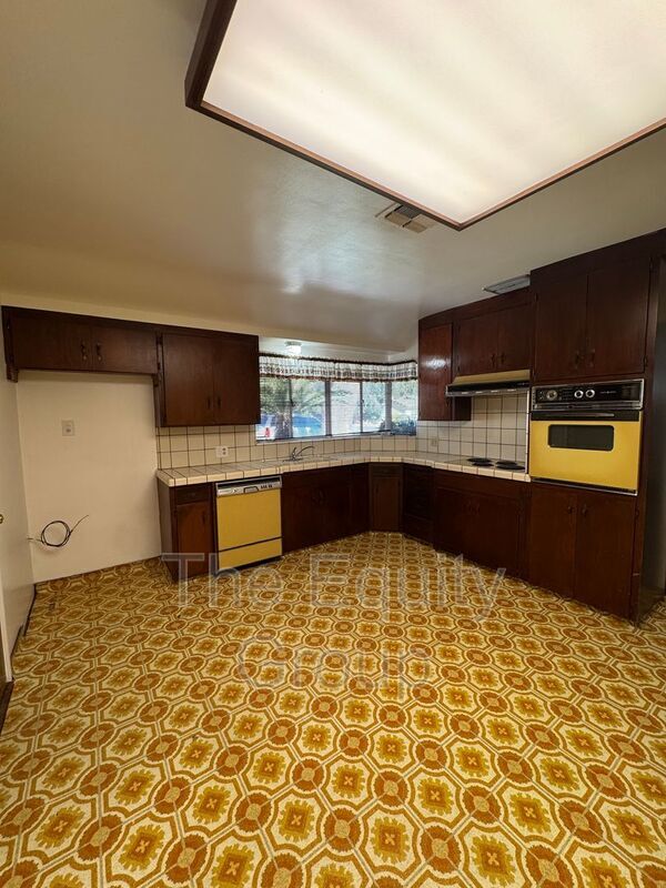 Building Photo - 2710 E Westcott Ave