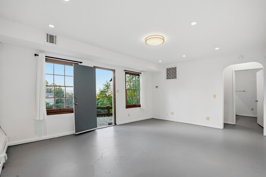 Studio Interior - 15135 Encanto Dr