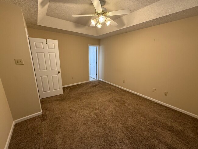 Building Photo - 104 Lennox Ln