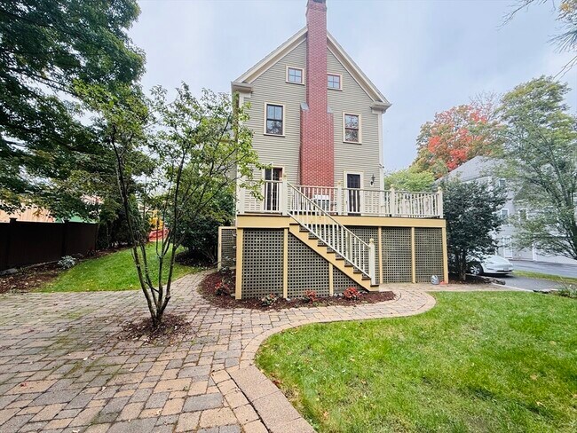 Building Photo - 176 Waltham St