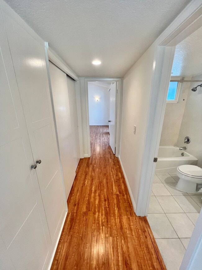 Building Photo - Spacious 3BR Single-Story Residence | Central Air, Fireplace, Private Backyard Retreat