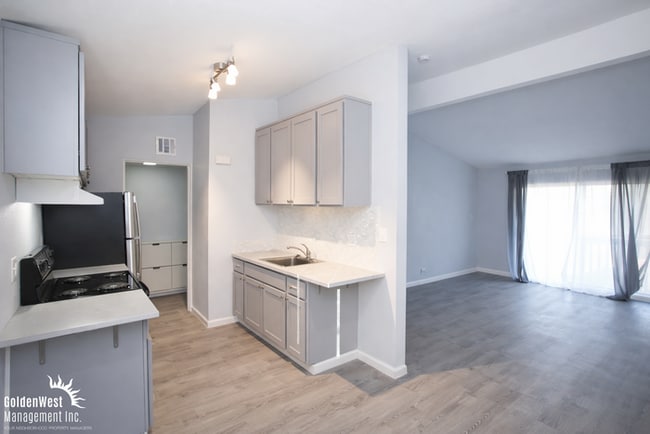 Building Photo - 1Bdm 1Ba Apartment in the Heart of Las Vegas