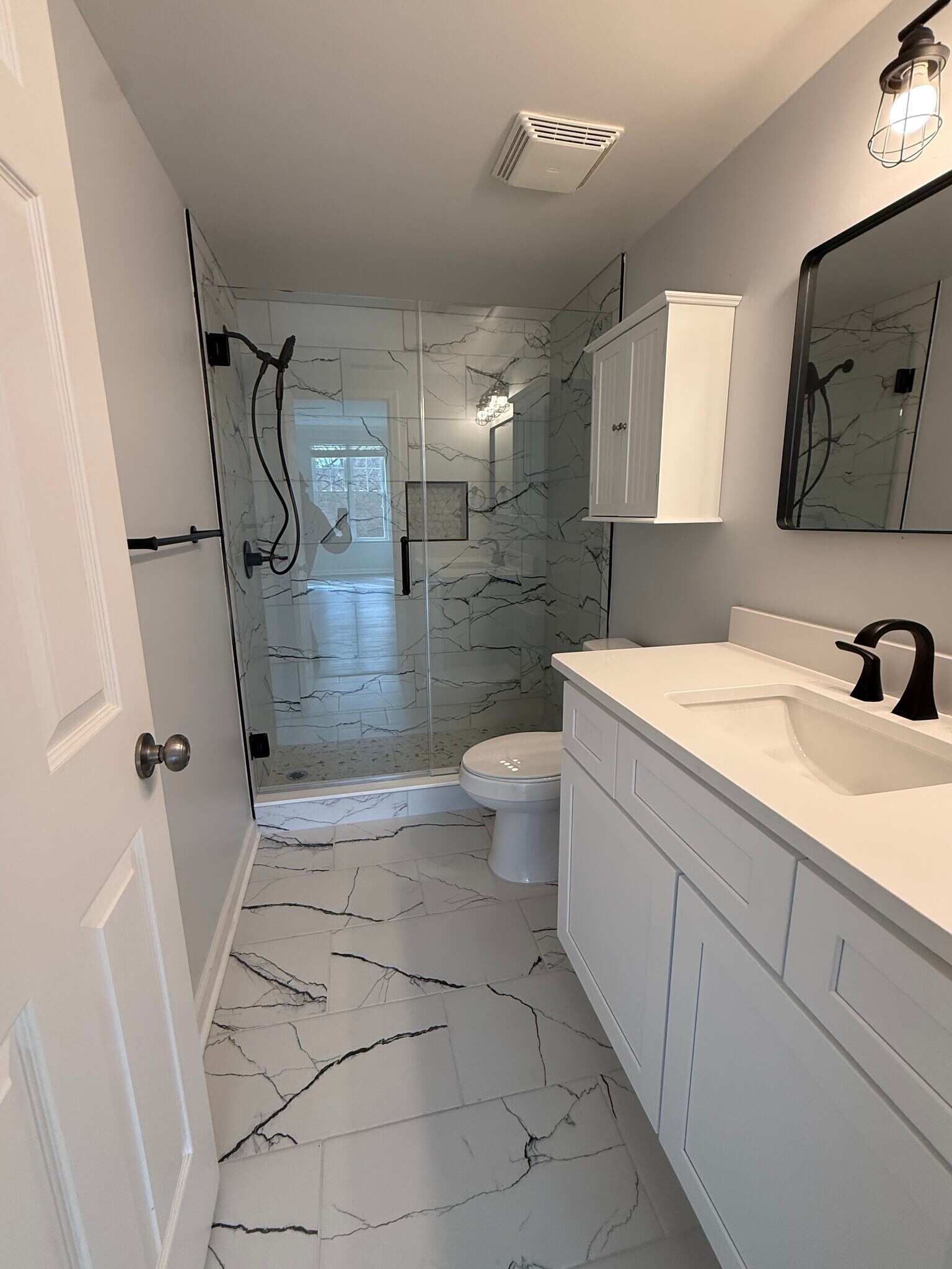 Building Photo - 405 W 7th St