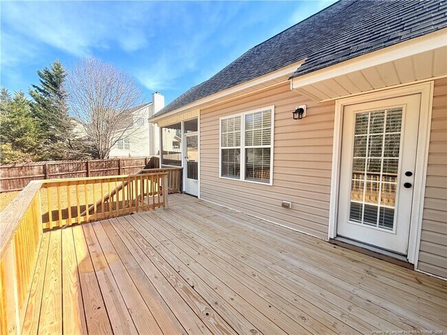 Building Photo - 352 Old Field Loop