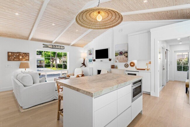 Building Photo - 11 Hersey Dr